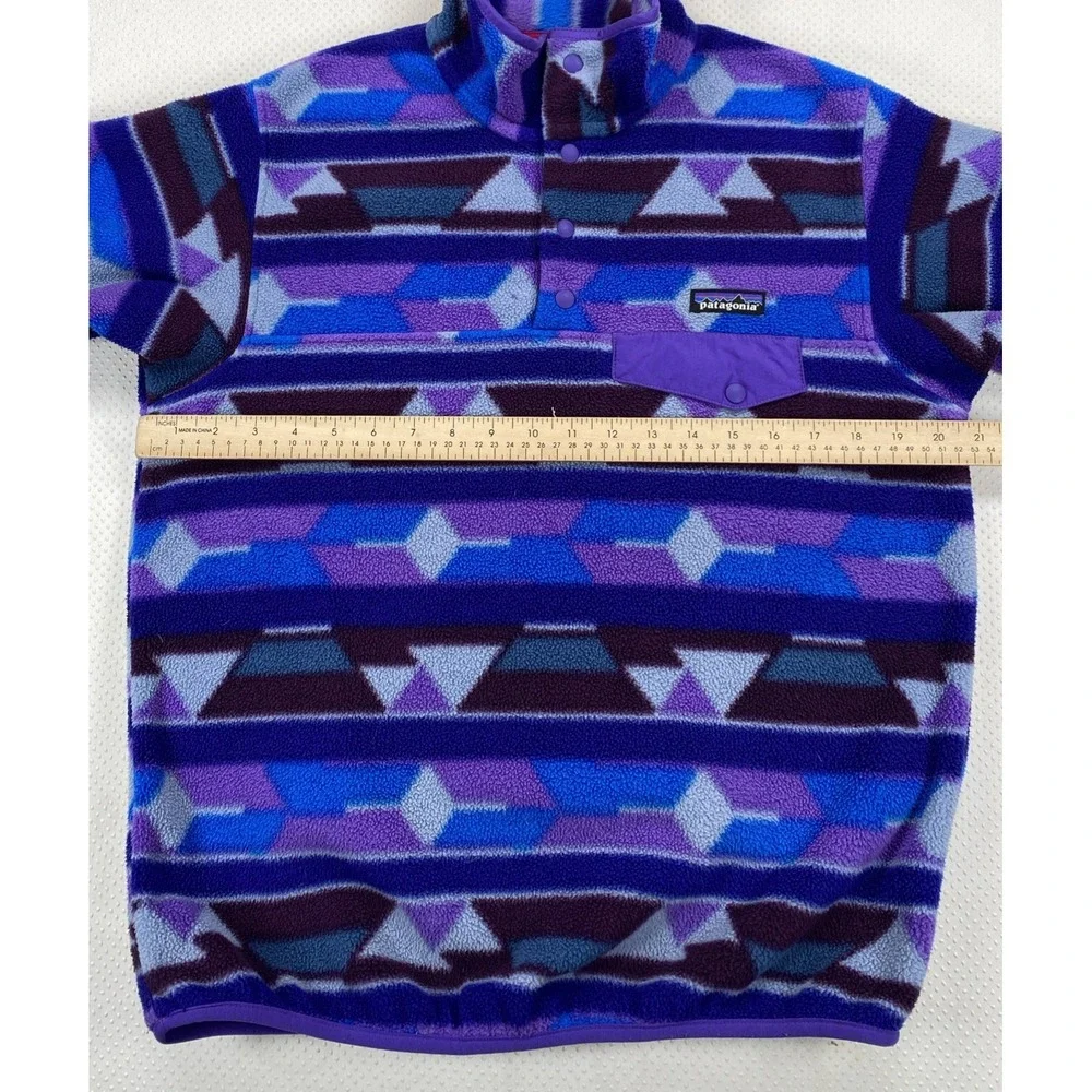 Patagonia Women's Small Lightweight Synchilla Snap-T Fleece Purple Geometric‎